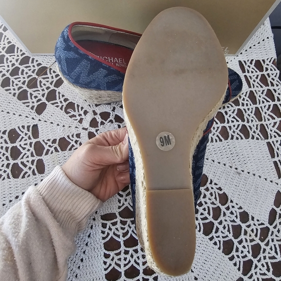 Michael Kors size 9 wedges blue/red - Picture 2 of 3